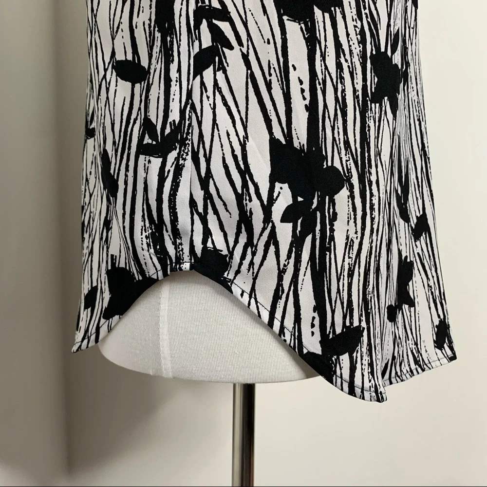 New York & Company | Black & White Floral Blouse with Pink Piping - Picture 8 of 8